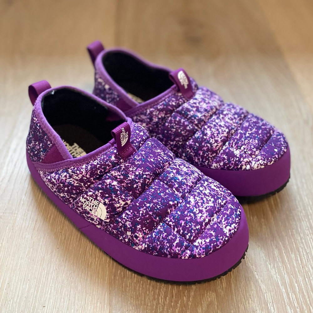 Girls brand new size 4 purple printed Northface thermoball mules.